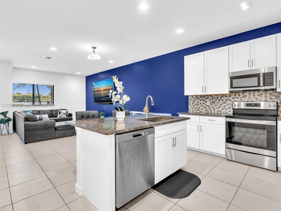 En Venta: $409,500 (3 camas, 2 baños, 1766 Pies cuadrados)