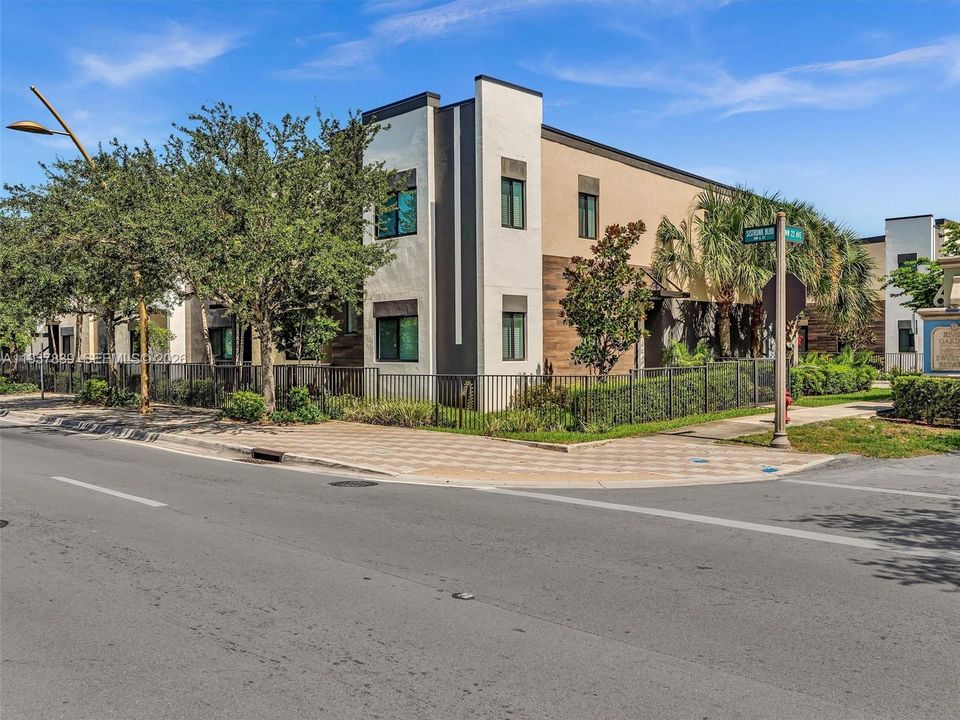 En Venta: $409,500 (3 camas, 2 baños, 1766 Pies cuadrados)