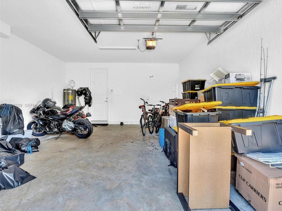 En Venta: $409,500 (3 camas, 2 baños, 1766 Pies cuadrados)