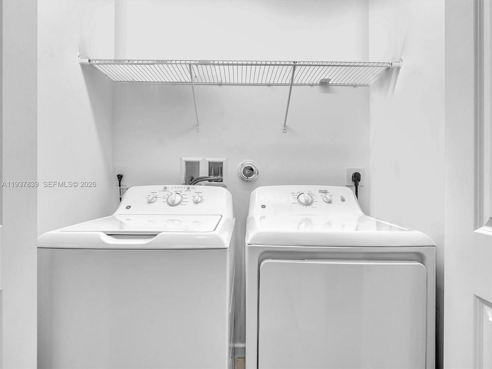 En Venta: $409,500 (3 camas, 2 baños, 1766 Pies cuadrados)