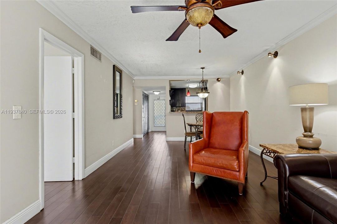 На продажу: $119,500 (2 спален, 1 ванн, 790 Квадратных фут)