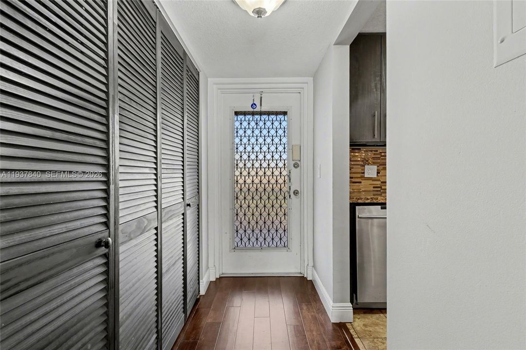 На продажу: $119,500 (2 спален, 1 ванн, 790 Квадратных фут)