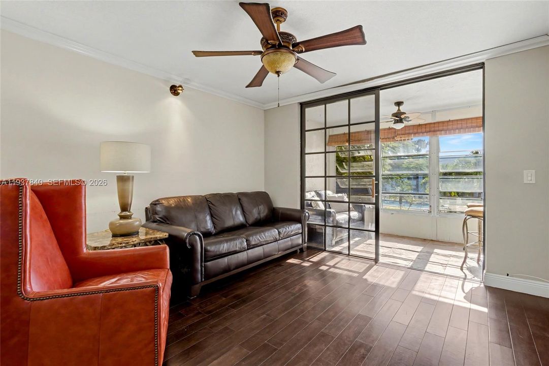 На продажу: $119,500 (2 спален, 1 ванн, 790 Квадратных фут)