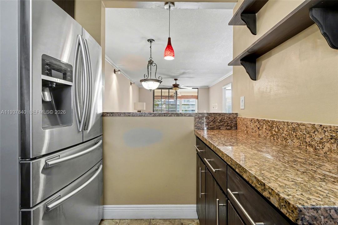 На продажу: $119,500 (2 спален, 1 ванн, 790 Квадратных фут)