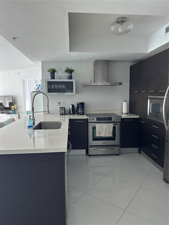 В аренду: $7,000 (3 спален, 2 ванн, 1461 Квадратных фут)