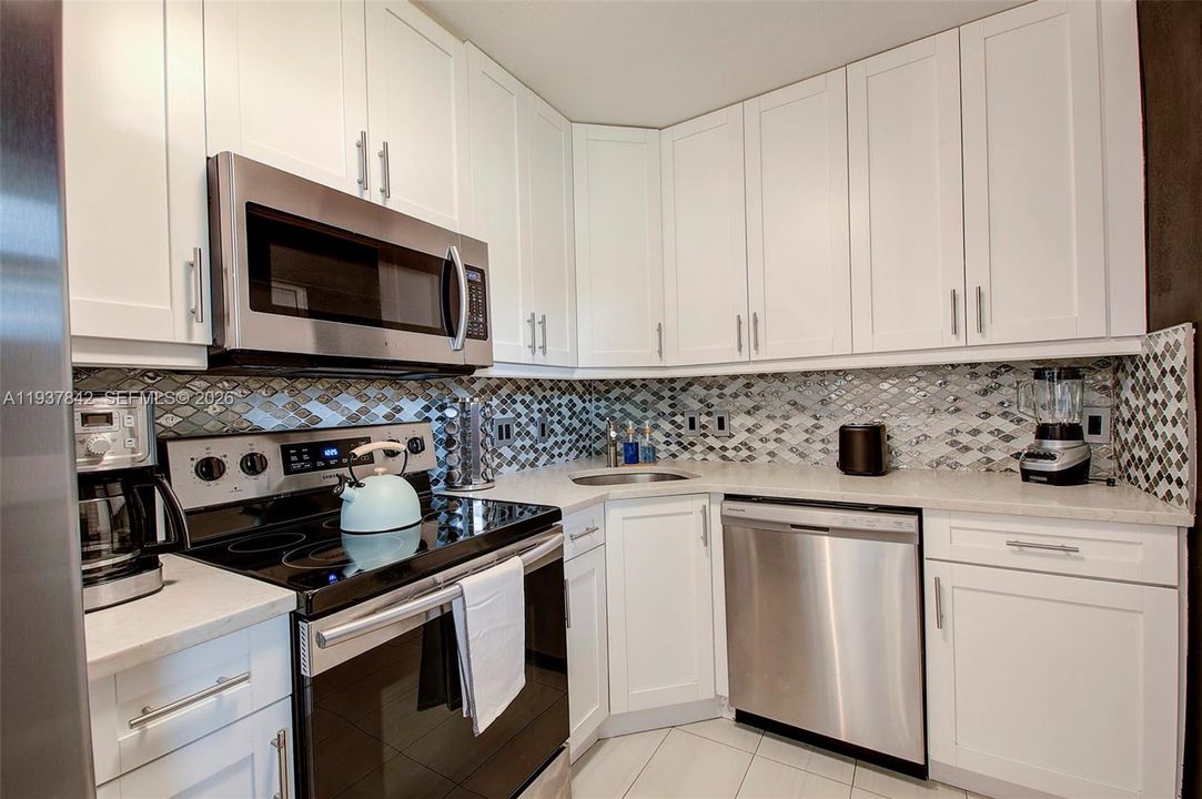 В аренду: $3,300 (3 спален, 2 ванн, 1116 Квадратных фут)