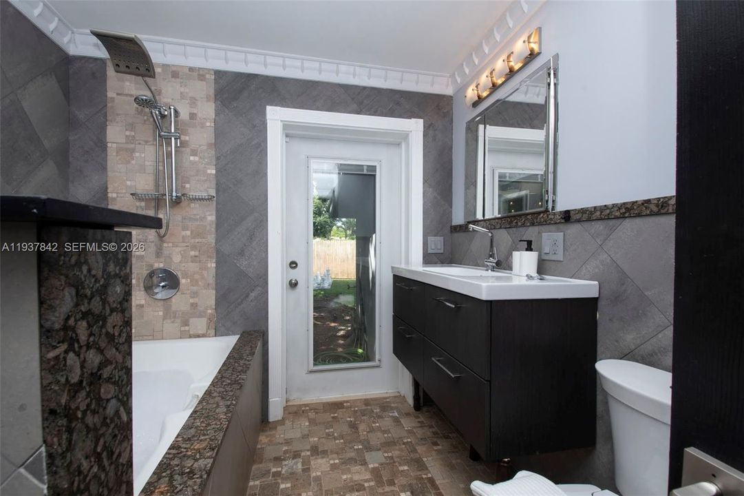 В аренду: $3,300 (3 спален, 2 ванн, 1116 Квадратных фут)