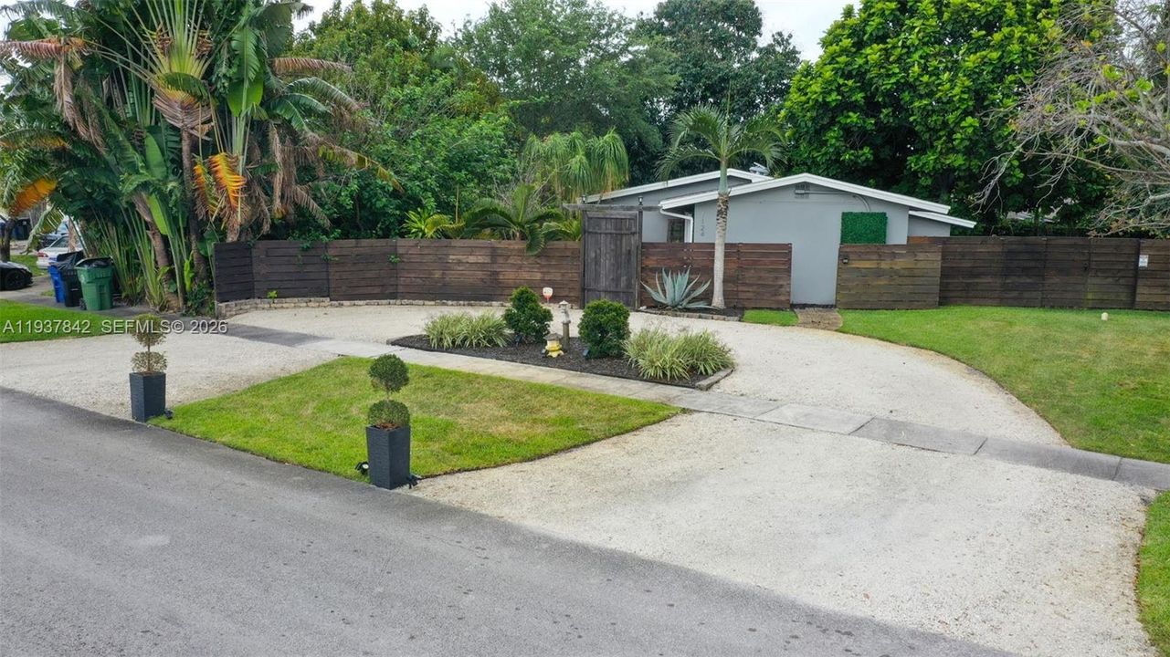 В аренду: $3,300 (3 спален, 2 ванн, 1116 Квадратных фут)