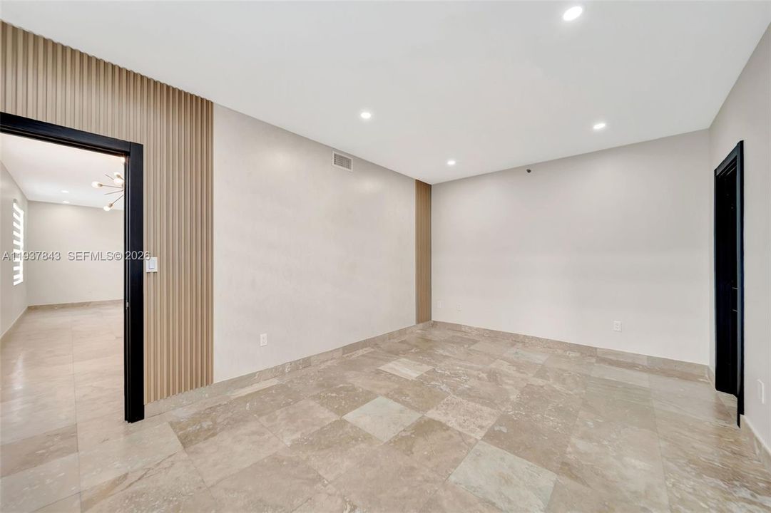 待售: $399,000 (2 贝兹, 2 浴室, 1039 平方英尺)