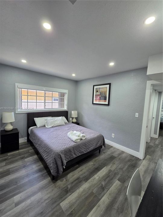 待售: $650,000 (4 贝兹, 2 浴室, 1856 平方英尺)