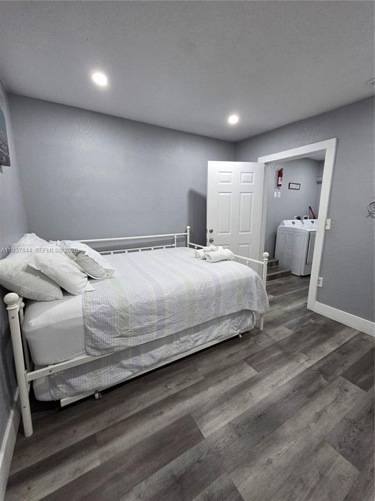 待售: $650,000 (4 贝兹, 2 浴室, 1856 平方英尺)