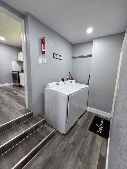 待售: $650,000 (4 贝兹, 2 浴室, 1856 平方英尺)