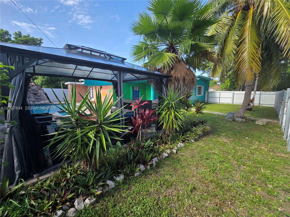 待售: $650,000 (4 贝兹, 2 浴室, 1856 平方英尺)