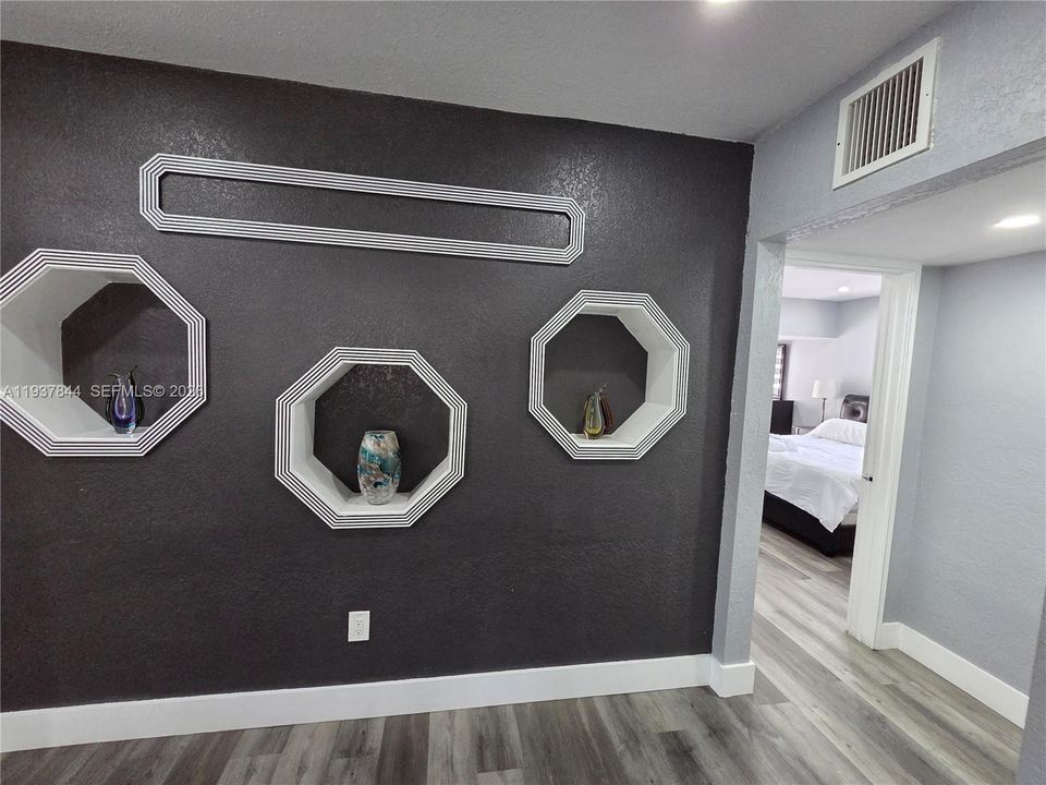 待售: $650,000 (4 贝兹, 2 浴室, 1856 平方英尺)