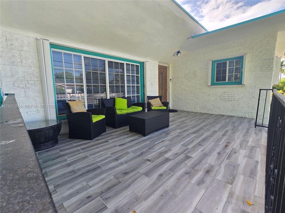 待售: $650,000 (4 贝兹, 2 浴室, 1856 平方英尺)