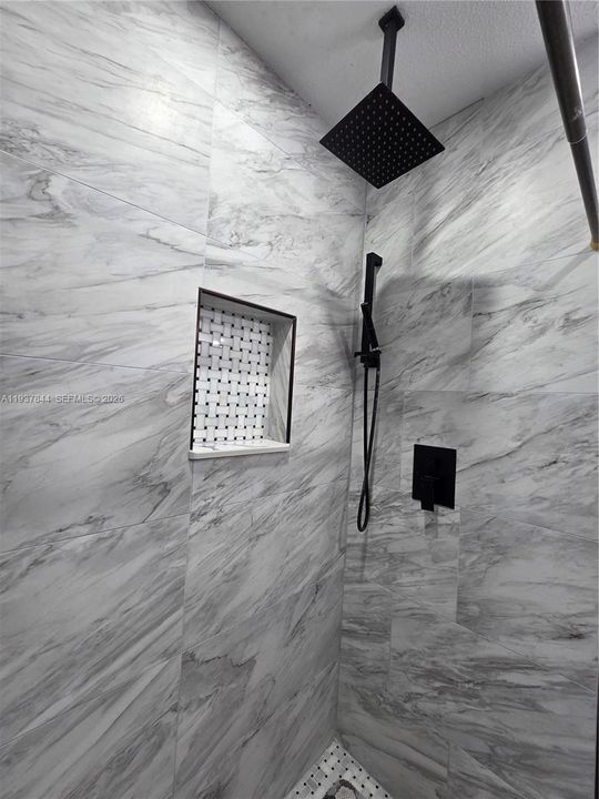 待售: $650,000 (4 贝兹, 2 浴室, 1856 平方英尺)