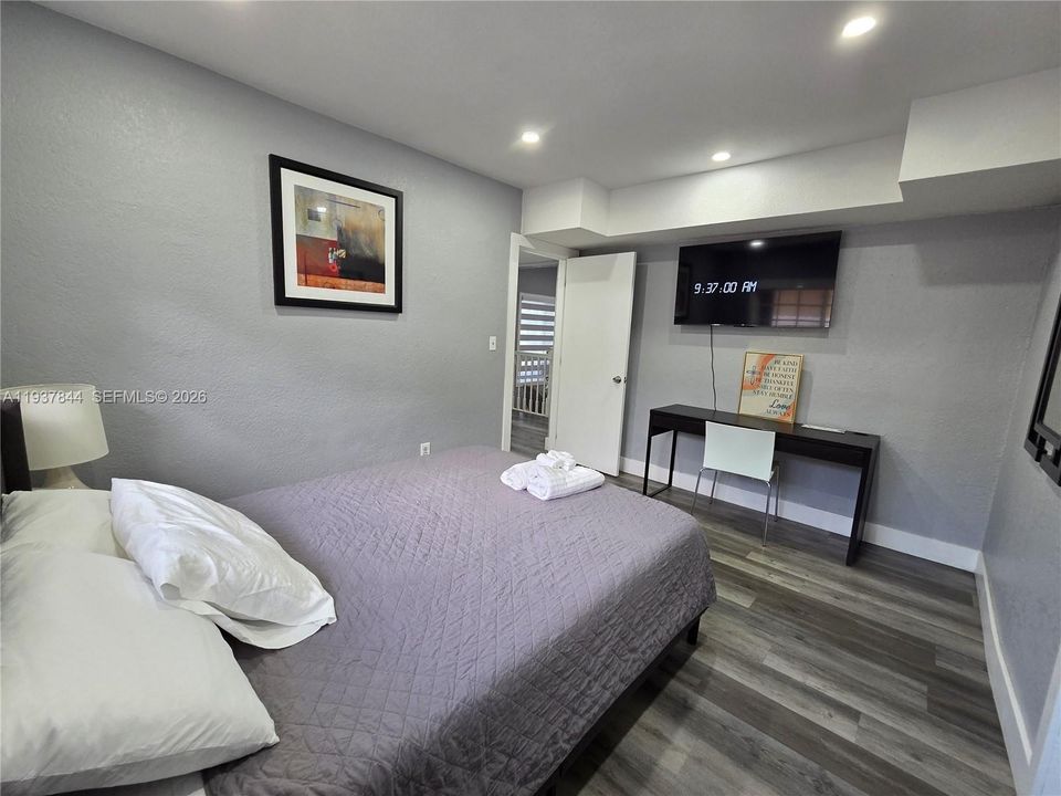 待售: $650,000 (4 贝兹, 2 浴室, 1856 平方英尺)