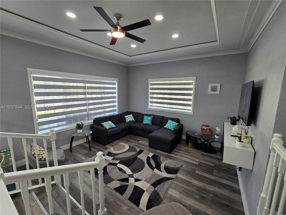 待售: $650,000 (4 贝兹, 2 浴室, 1856 平方英尺)