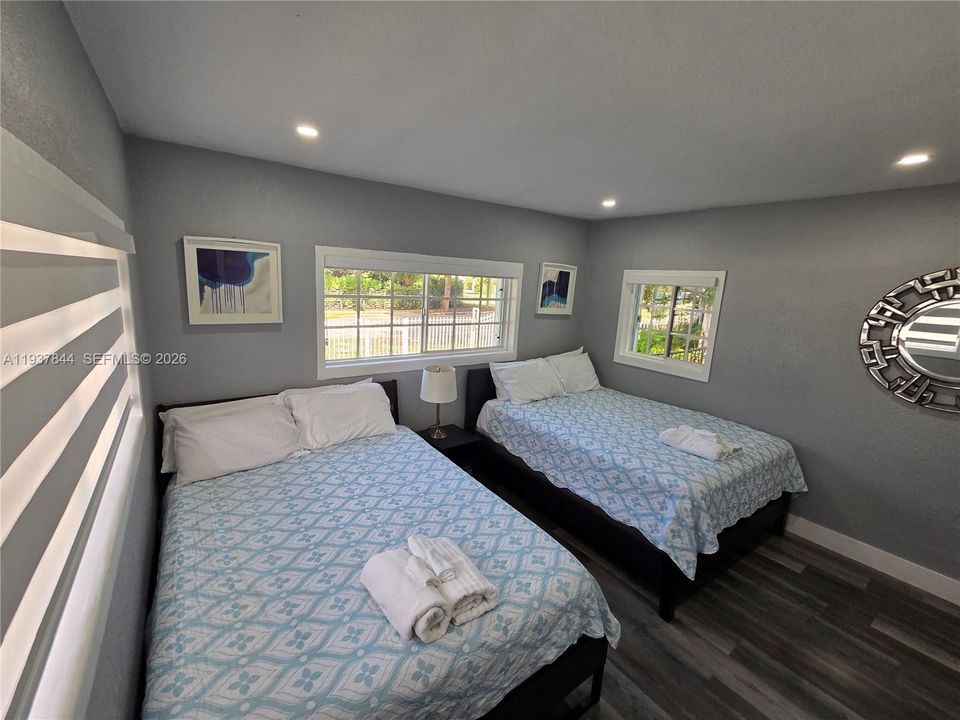 待售: $650,000 (4 贝兹, 2 浴室, 1856 平方英尺)