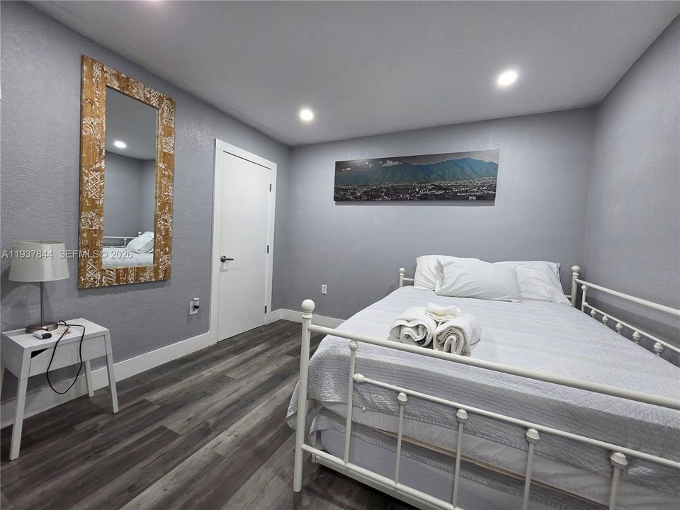 待售: $650,000 (4 贝兹, 2 浴室, 1856 平方英尺)