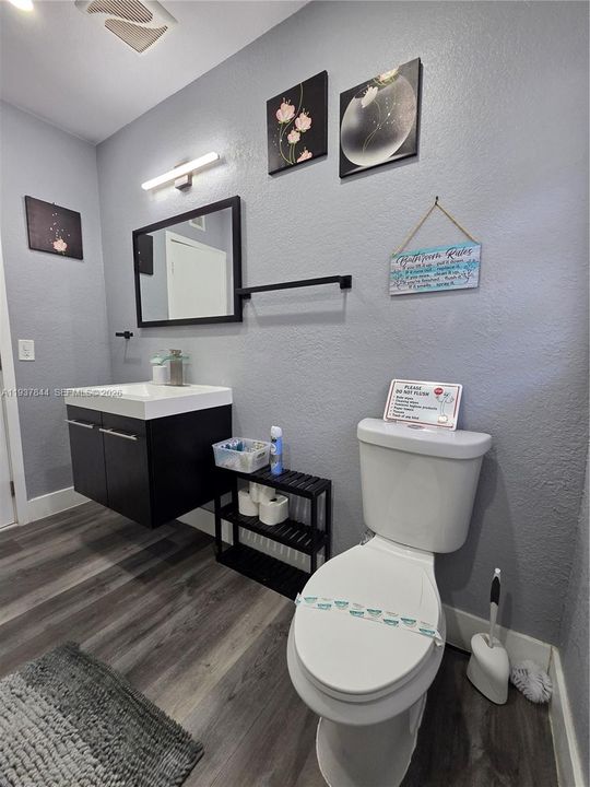 待售: $650,000 (4 贝兹, 2 浴室, 1856 平方英尺)