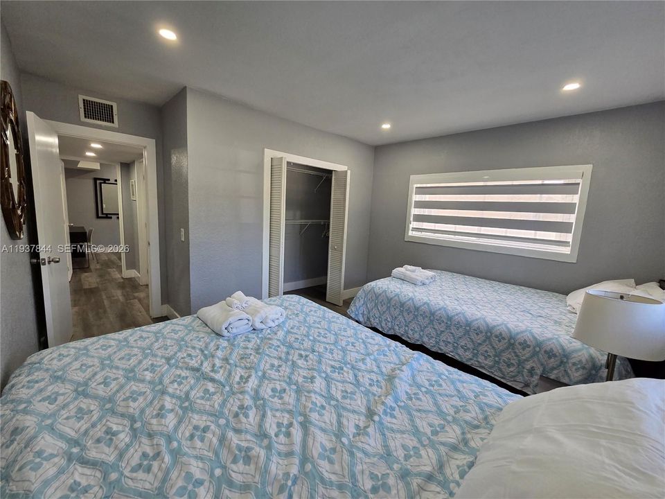 待售: $650,000 (4 贝兹, 2 浴室, 1856 平方英尺)