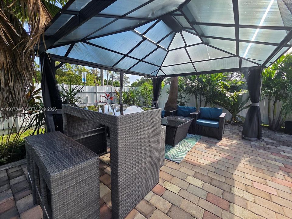 待售: $650,000 (4 贝兹, 2 浴室, 1856 平方英尺)