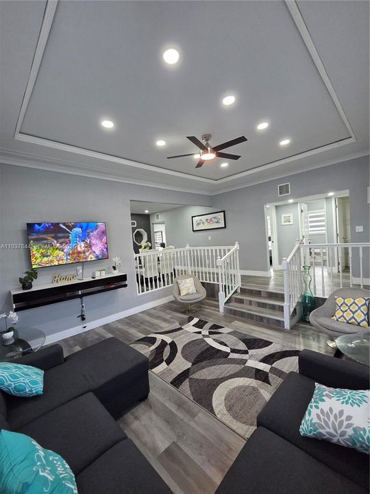 待售: $650,000 (4 贝兹, 2 浴室, 1856 平方英尺)