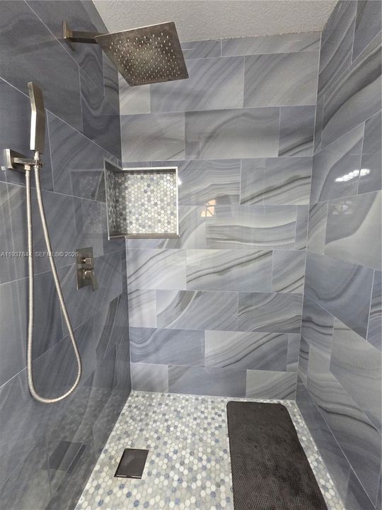 待售: $650,000 (4 贝兹, 2 浴室, 1856 平方英尺)