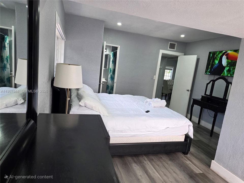 待售: $650,000 (4 贝兹, 2 浴室, 1856 平方英尺)