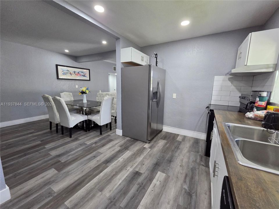 待售: $650,000 (4 贝兹, 2 浴室, 1856 平方英尺)