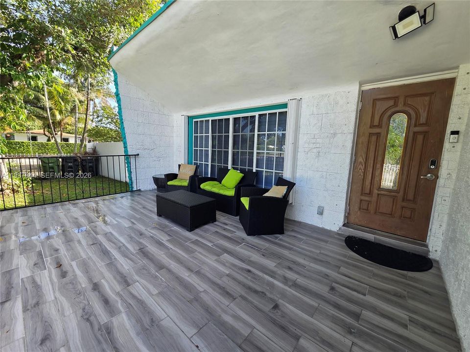 待售: $650,000 (4 贝兹, 2 浴室, 1856 平方英尺)