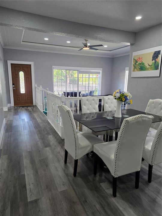 待售: $650,000 (4 贝兹, 2 浴室, 1856 平方英尺)