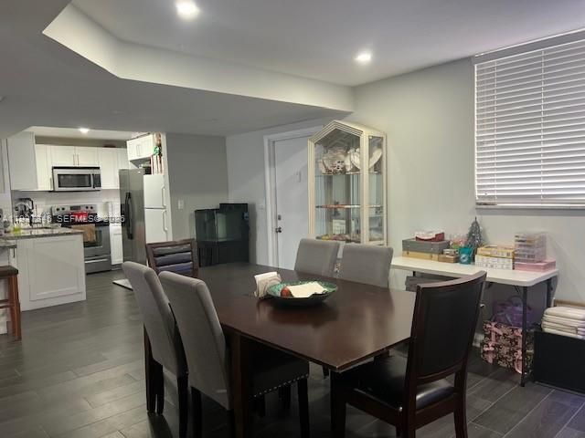 待售: $329,000 (4 贝兹, 2 浴室, 1459 平方英尺)