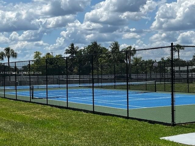 待售: $329,000 (4 贝兹, 2 浴室, 1459 平方英尺)