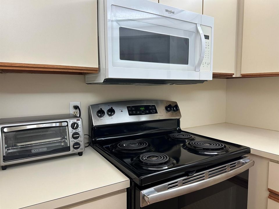 STOVE AND MICROWAVE