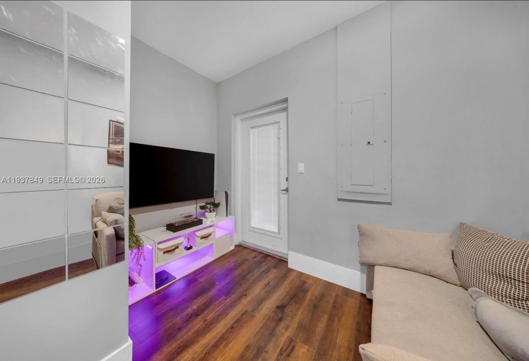 待售: $1,175,000 (4 贝兹, 3 浴室, 2410 平方英尺)