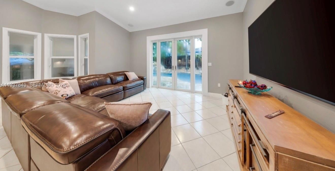 待售: $1,175,000 (4 贝兹, 3 浴室, 2410 平方英尺)