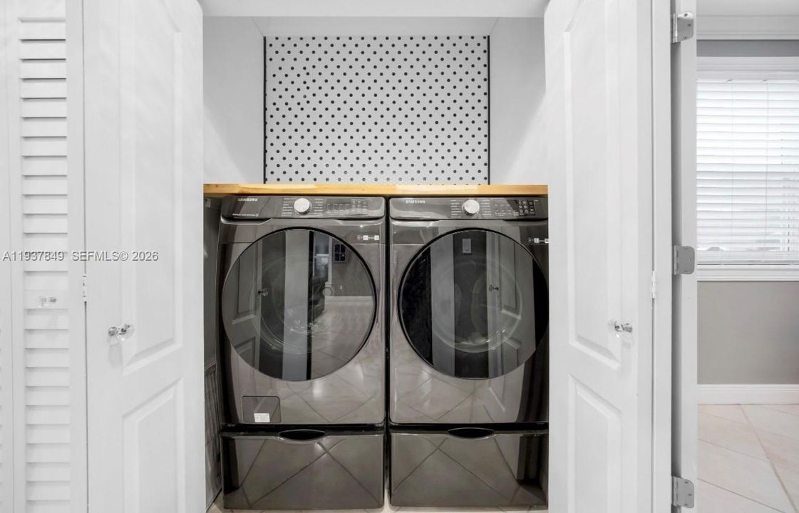 待售: $1,175,000 (4 贝兹, 3 浴室, 2410 平方英尺)