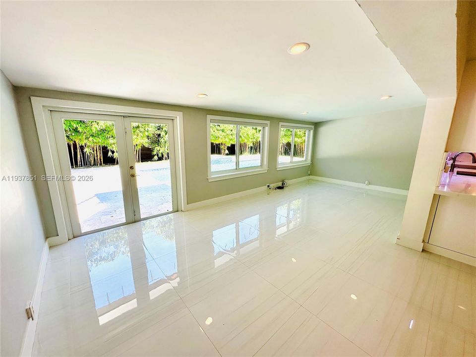 出租: $5,150 (3 贝兹, 2 浴室, 1469 平方英尺)