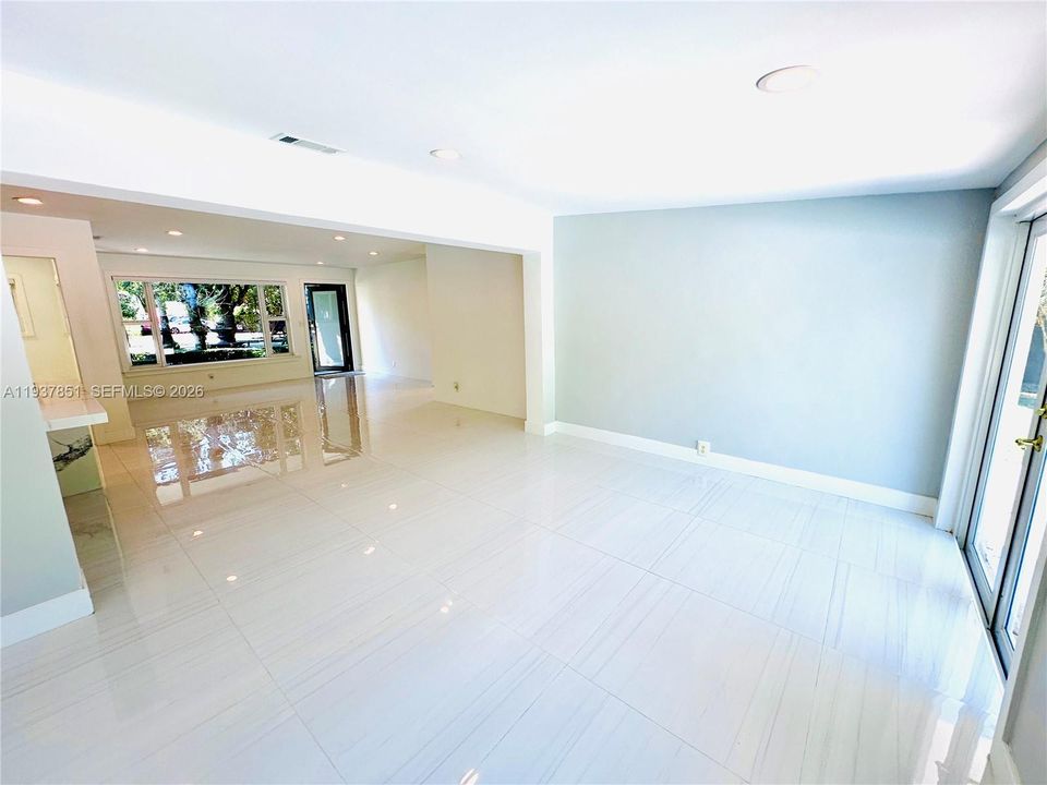 出租: $5,150 (3 贝兹, 2 浴室, 1469 平方英尺)