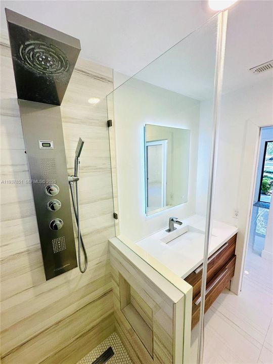 出租: $5,150 (3 贝兹, 2 浴室, 1469 平方英尺)