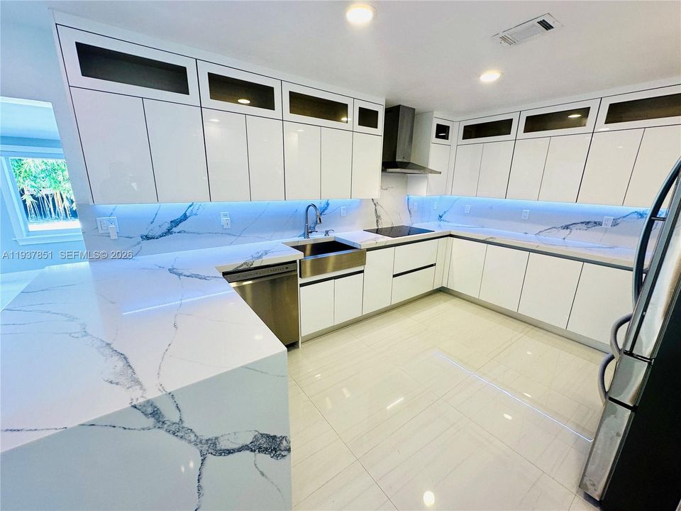 出租: $5,150 (3 贝兹, 2 浴室, 1469 平方英尺)