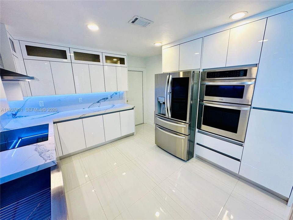 出租: $5,150 (3 贝兹, 2 浴室, 1469 平方英尺)