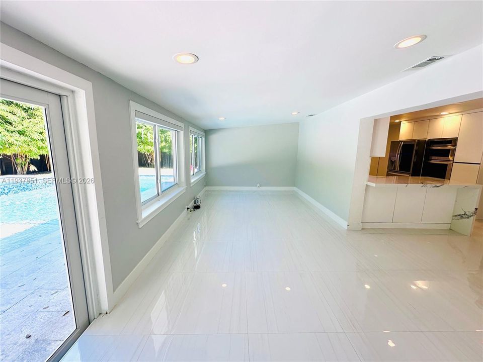 出租: $5,150 (3 贝兹, 2 浴室, 1469 平方英尺)