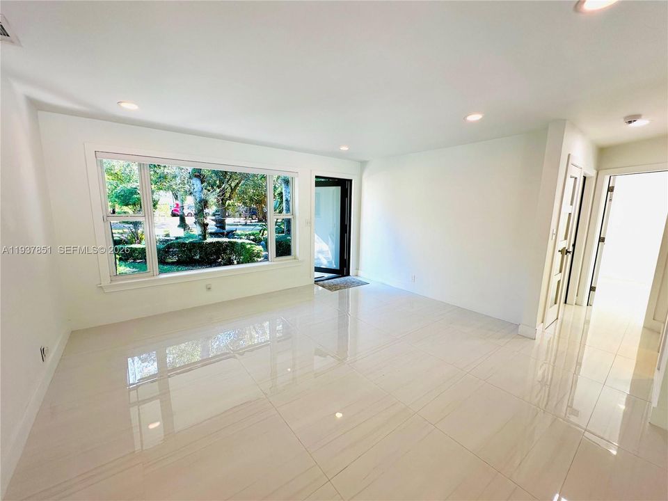 出租: $5,150 (3 贝兹, 2 浴室, 1469 平方英尺)