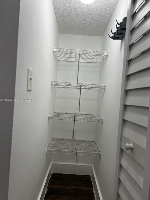 待售: $309,000 (2 贝兹, 2 浴室, 914 平方英尺)