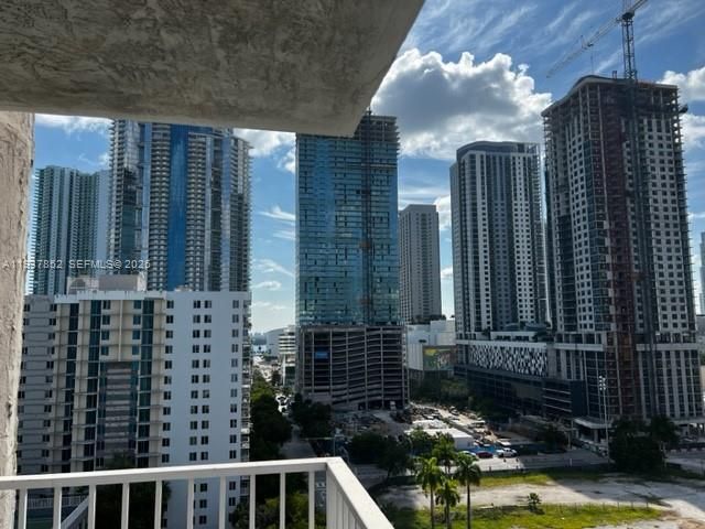 待售: $309,000 (2 贝兹, 2 浴室, 914 平方英尺)