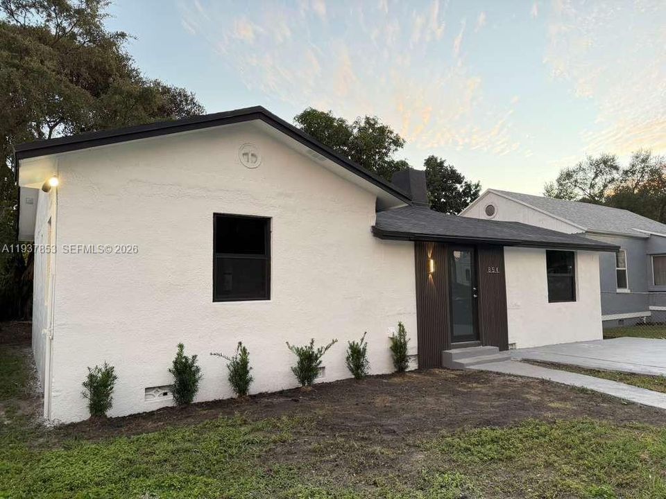 待售: $555,000 (3 贝兹, 2 浴室, 1123 平方英尺)