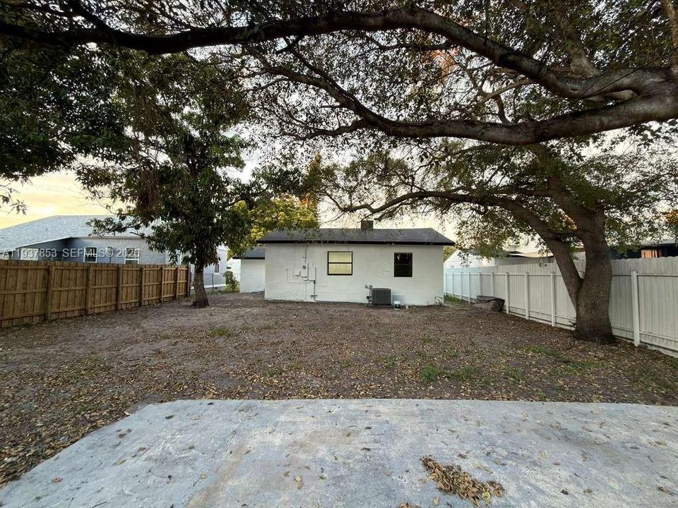 待售: $555,000 (3 贝兹, 2 浴室, 1123 平方英尺)